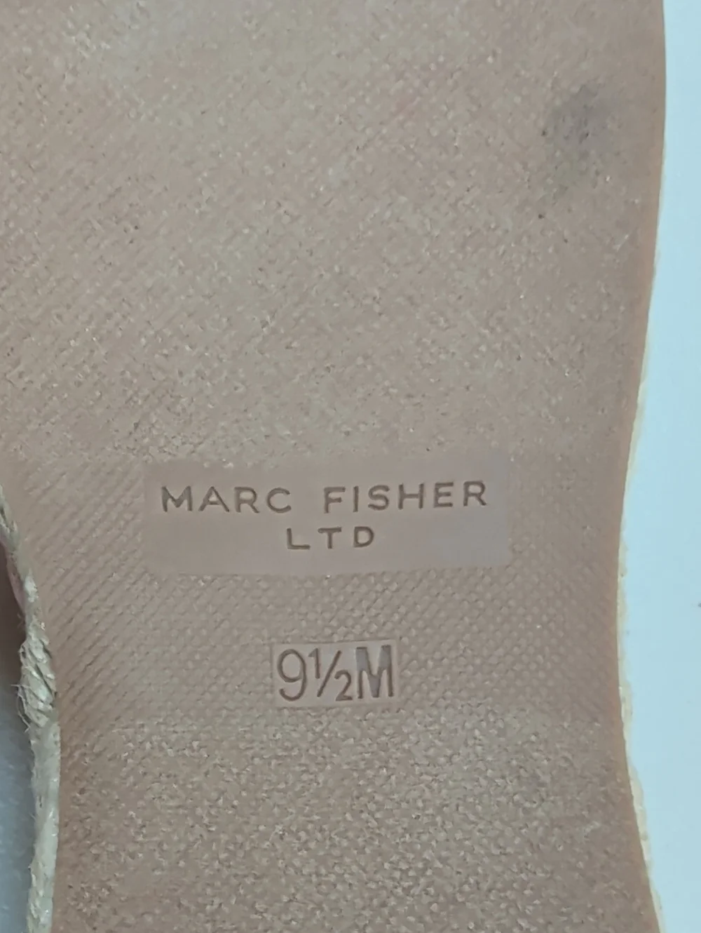 Marc Fisher, Zakki, Medium Pink / Salmon Woven Platform Wedges. Sz 9.5